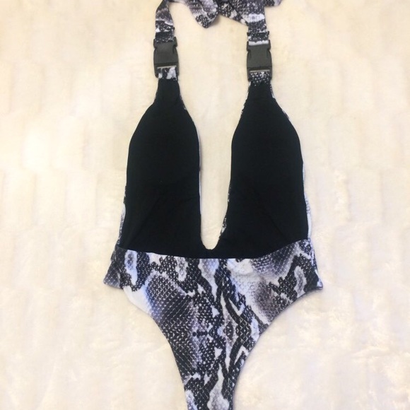 High cut one-piece swimsuit - Picture 4 of 5